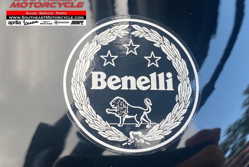 2023 Benelli 302S
