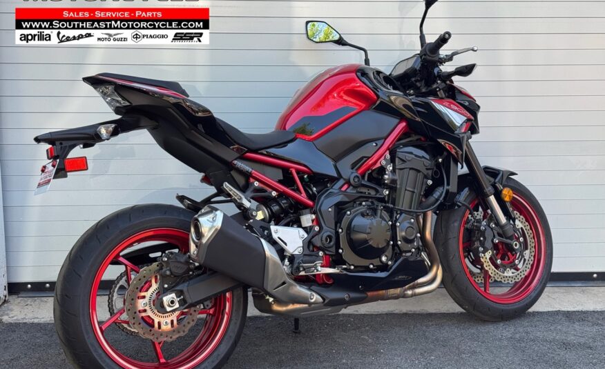 2024 Kawasaki Z900 ABS Candy Persimmon Red